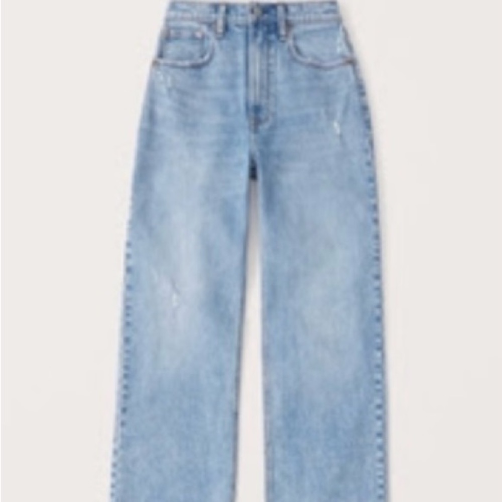 Abercrombie & Fitch 90s ultra high rise baggy jeans. Light wash. 28 short.